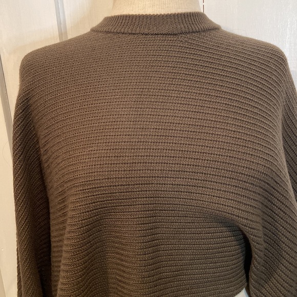 Wilfred Free Green Lolan Cropped Merino Wool Sweater - Picture 2 of 7